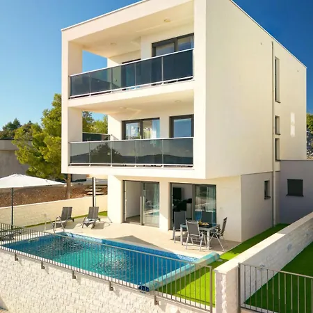 Ocean Breeze By Interhome *