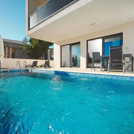 Villa Ocean Breeze By Interhome
