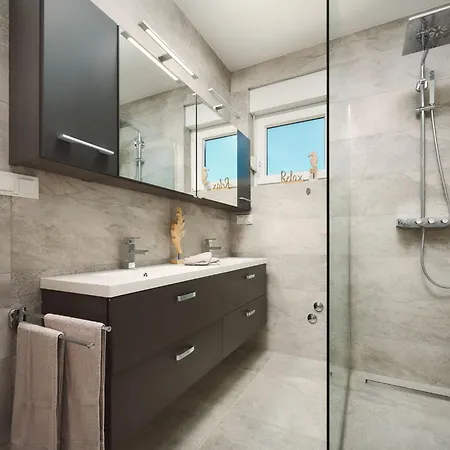 Ocean Breeze By Interhome